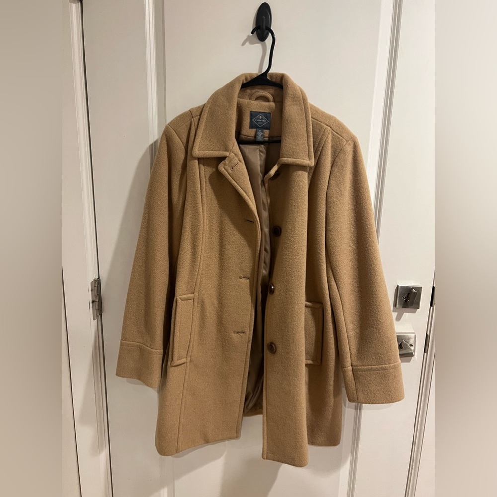 Very nice pea coat. Woman’s size XL